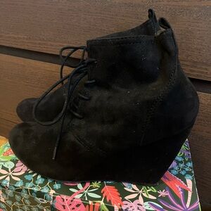 Zigi Soho Black Lace Up Wedge Boots
